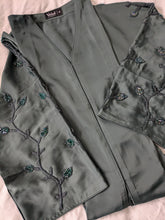 Load image into Gallery viewer, Ayah Handwork Abaya
