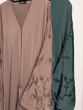 Load image into Gallery viewer, Ayah Handwork Abaya
