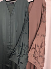 Load image into Gallery viewer, Ayah Handwork Abaya
